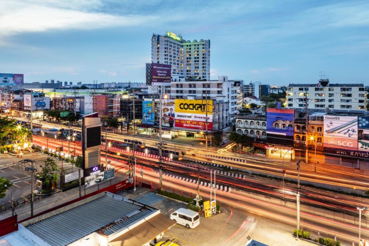 Narra Hotel Bangkok Exterior photo