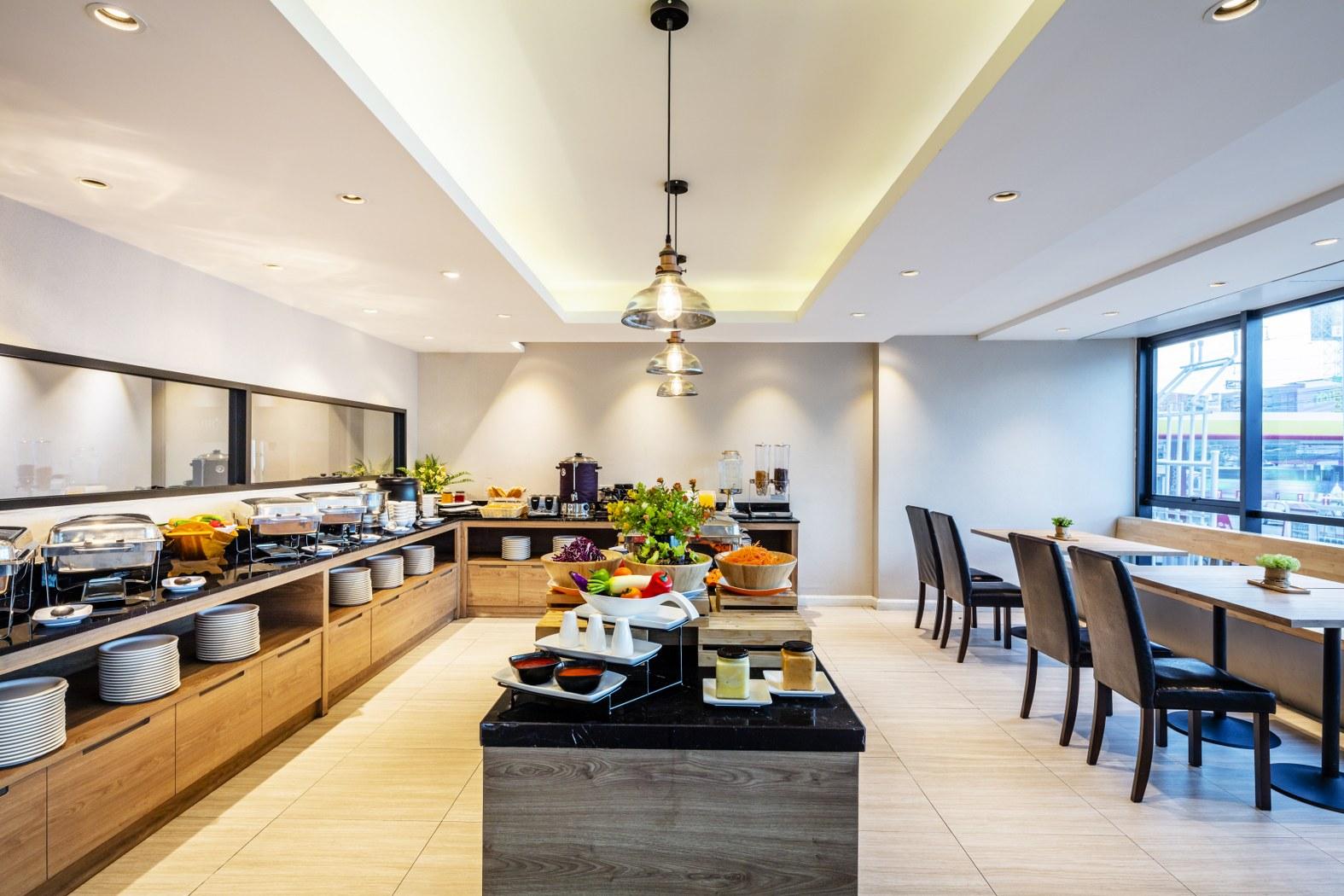 Narra Hotel Bangkok Exterior photo