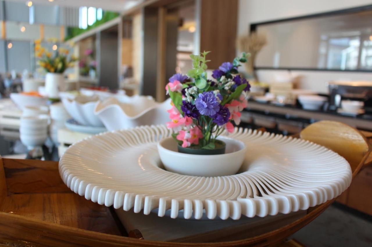 Narra Hotel Bangkok Exterior photo